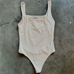 Aritzia Babaton contour square neck bodysuit light birch size medium